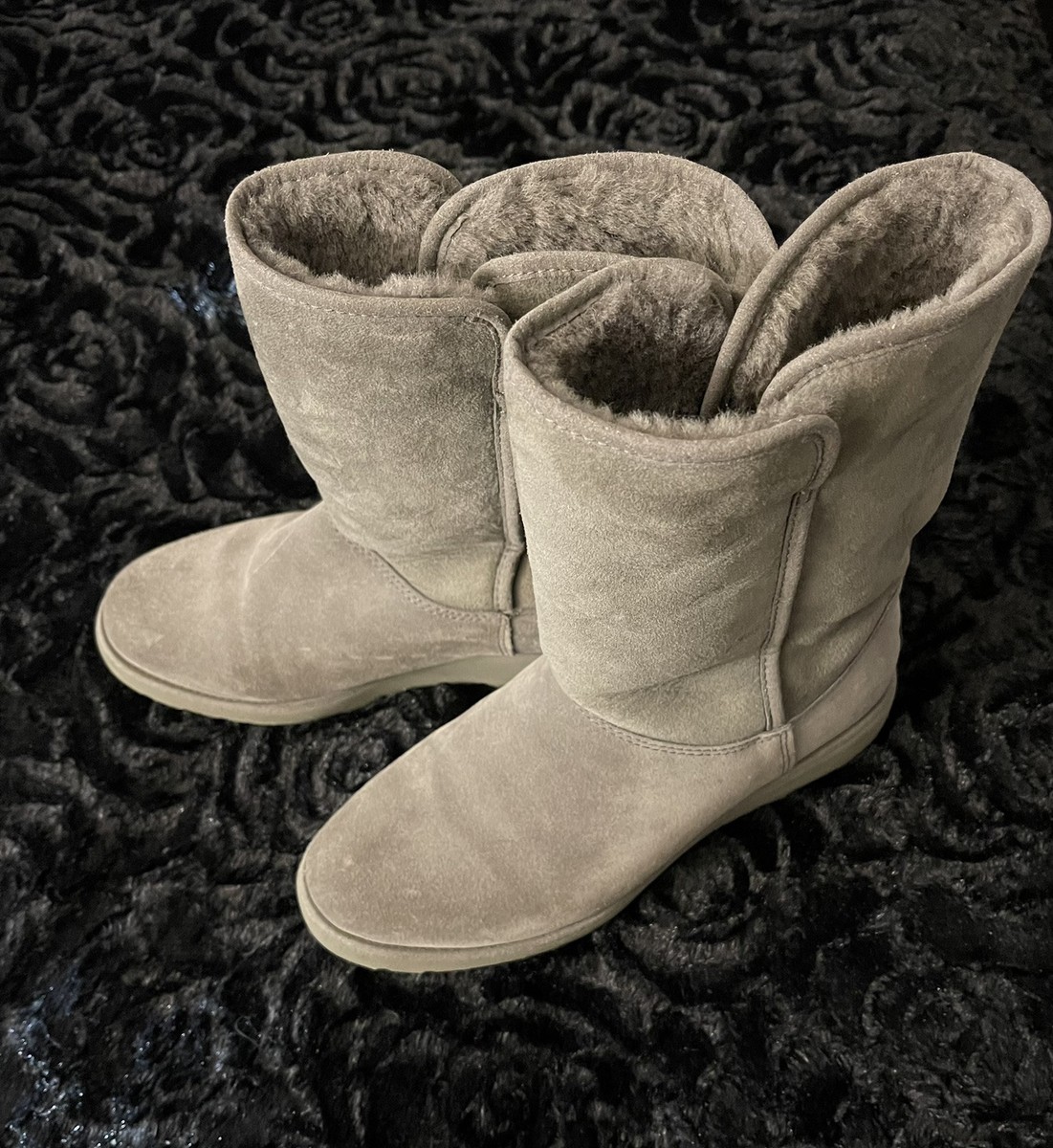 UGG Amie S/N 1013428 Grey Suede Sheepskin Women’s Boots Size