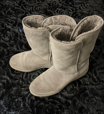 Sheepskin Boots Ugg Amie Boot Size UGG Amie S/N 1013428 Grey Suede