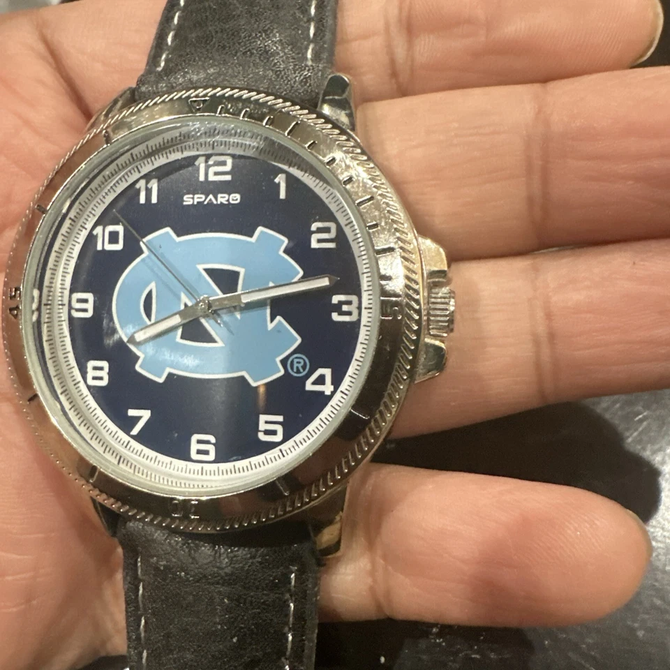 Reloj para hombre SPARO North Carolina Tar Heels correa de cuero NCAA funcionando nunca usado Foto 2 de 4