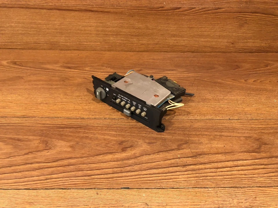 Pontiac Fiero 1984-1988 delantero aire acondicionado climatizador calentador panel de interruptores OEM Foto 4 de 4