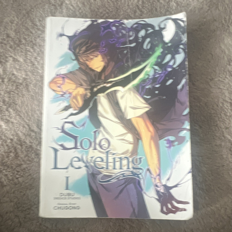 Solo Leveling Issue 1 Softcover Manga (English) Yen Press by Chugong
