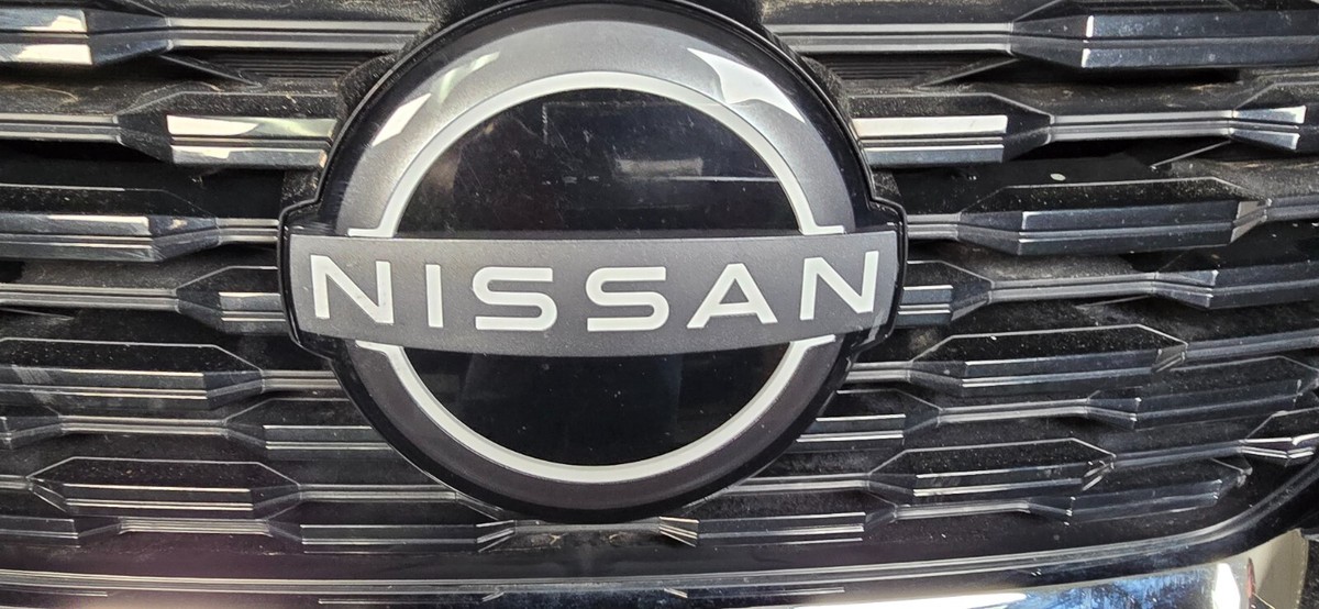 NISSAN ROGUE Grille Radiator Front Upper Silver 62310-6RR0B 2021