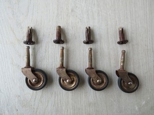 antike Möbelrollen / Möbelräder S W Germany Hartgummi Reifen / Hülsen 4