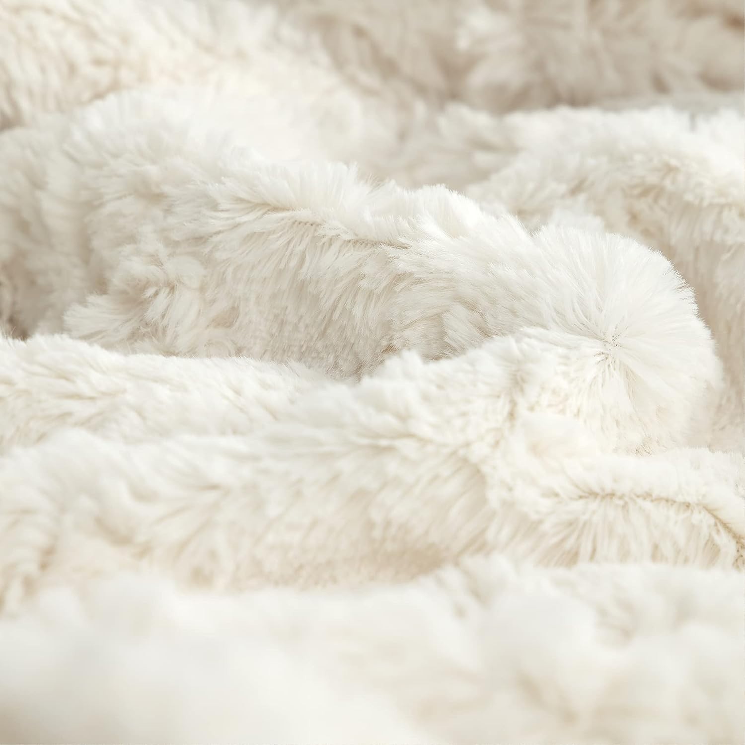 Luxurious Double-Sided Faux Fur Throw Blanket in Cream for Elegant Comfort