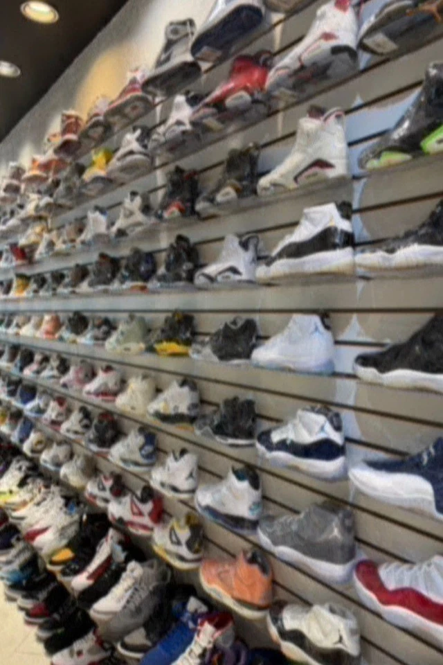$1 Auction Sneakers, Air Jordan , Dunks, Yeezys, Travis Scott & more...