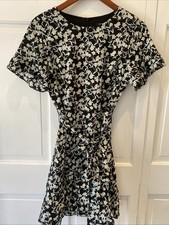 Banana Republic Size 4 Floral Dress With Belt And Flutter Sleeves