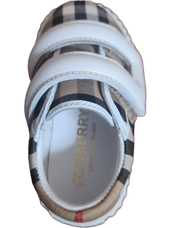 Zapatillas deportivas Burberry para niños con correa y estampado a cuadros Foto 2 de 4