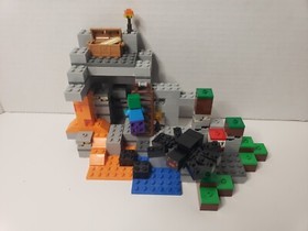 LEGO Minecraft: The Cave (21113) 90% Complete