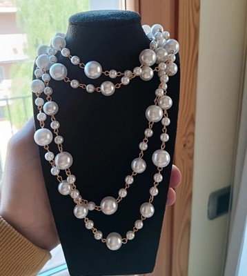 Lange Halskette mit Kunstperlen und goldfarbener Kette - elegant & vielseitig