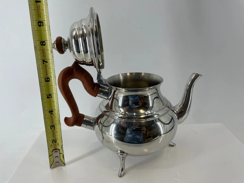 Cafetera de peltre Williamsburg Kirk Stieff con mango de madera marrón Foto 3 de 4