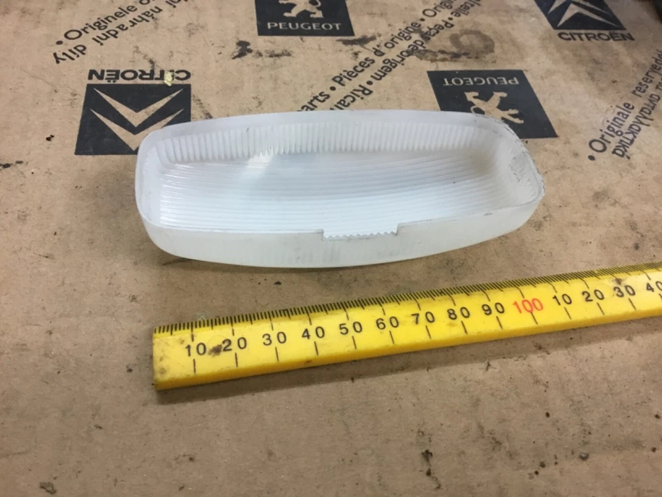 Used GENUINE peugeot 204 304 404 504 interior roof light lens  636503 harpon - Image 2 of 2