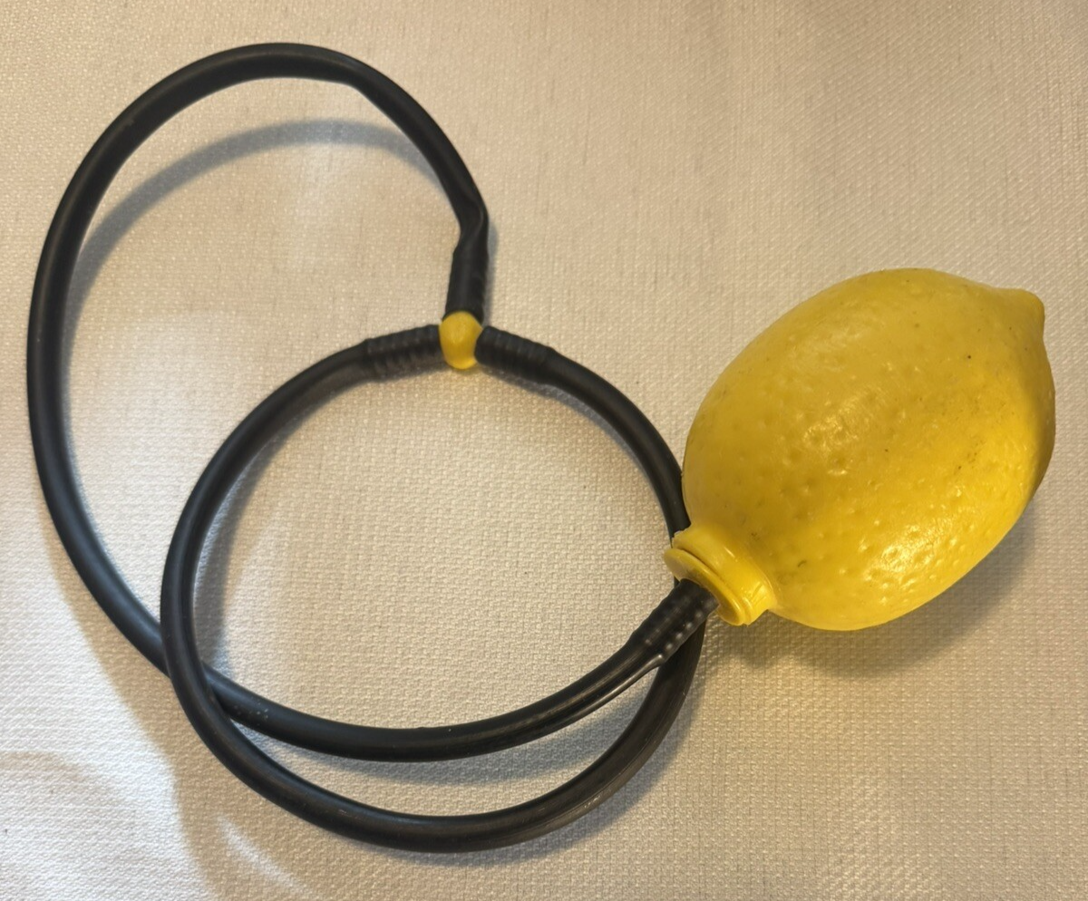 Jump to It(中古品) Vintage Chemtoy Lemon Twist Hop Skip It Jump Ankle Skipping