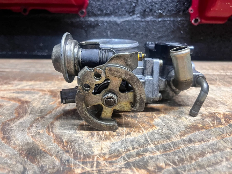 1990-1993 Mazda Miata MX-5 NA 1.6L Engine Air Throttle Body Valve Assembly - Image 2 of 4