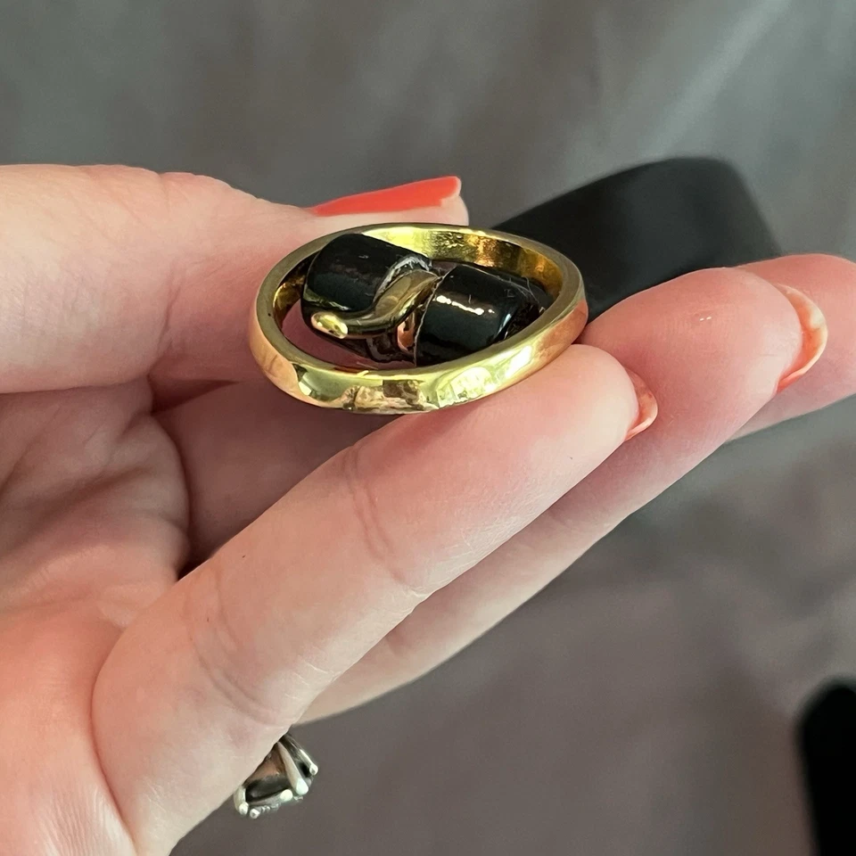 Vintage 90s St. John Patent Leather Black Belt Gold buckle Womens SMALL Sz 4 EUC - Image 4 of 4