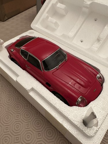 CMC 1:18 ASTON MARTIN DB4 GT ZAGATO COUPE 1961 RED M-146 1000 pcs - Afbeelding 1 van 8