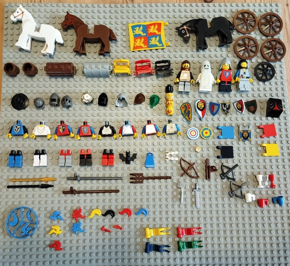 Lego Castle Vintage Knight Forestman Weapons 677 6090 6086 6080 More than Phot'd - Image 2 of 4