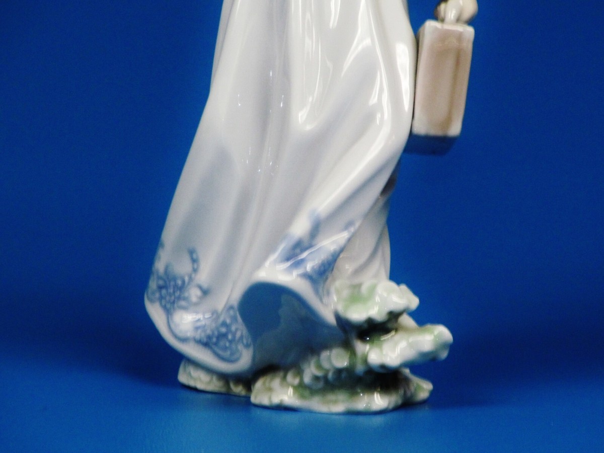 Lladro Porcelain Figurine # 7604 School Days” Girl with