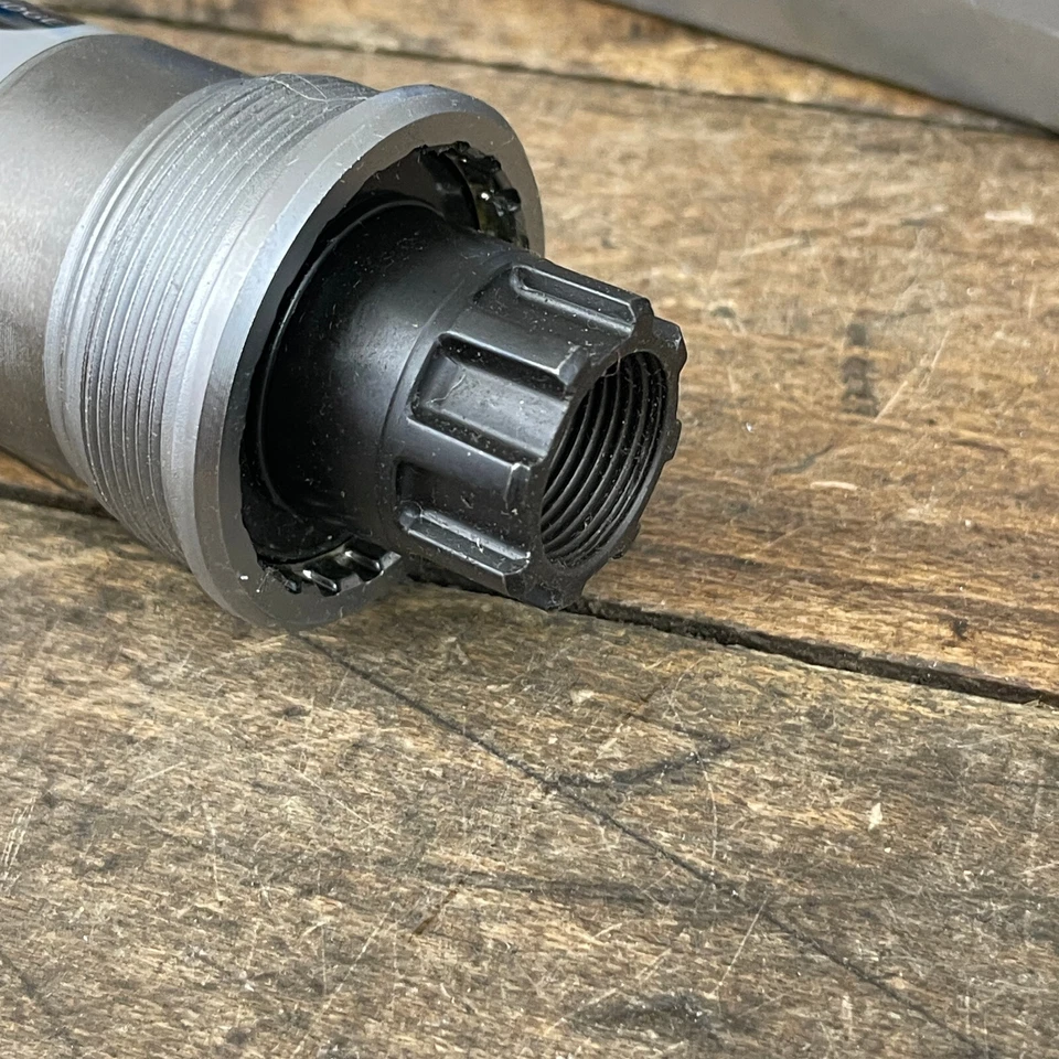 Vintage Shimano Octalink V2 Bottom Bracket BB-ES50 BB-ES51 113 mm 68 mm 1.37 24t - Image 3 of 4