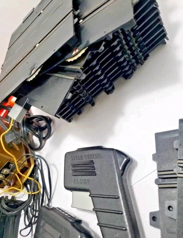 Vintage Eldon 1960s 1/32 Slot Car Track Straight Curved Controls Power Pack Lot - Image 2 of 4