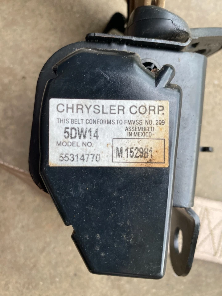 98-00 1998 DODGE DAKOTA RIGHT PASSENGER REAR SEAT BELT RETRACTOR TAN EXT CAB - Image 3 of 4