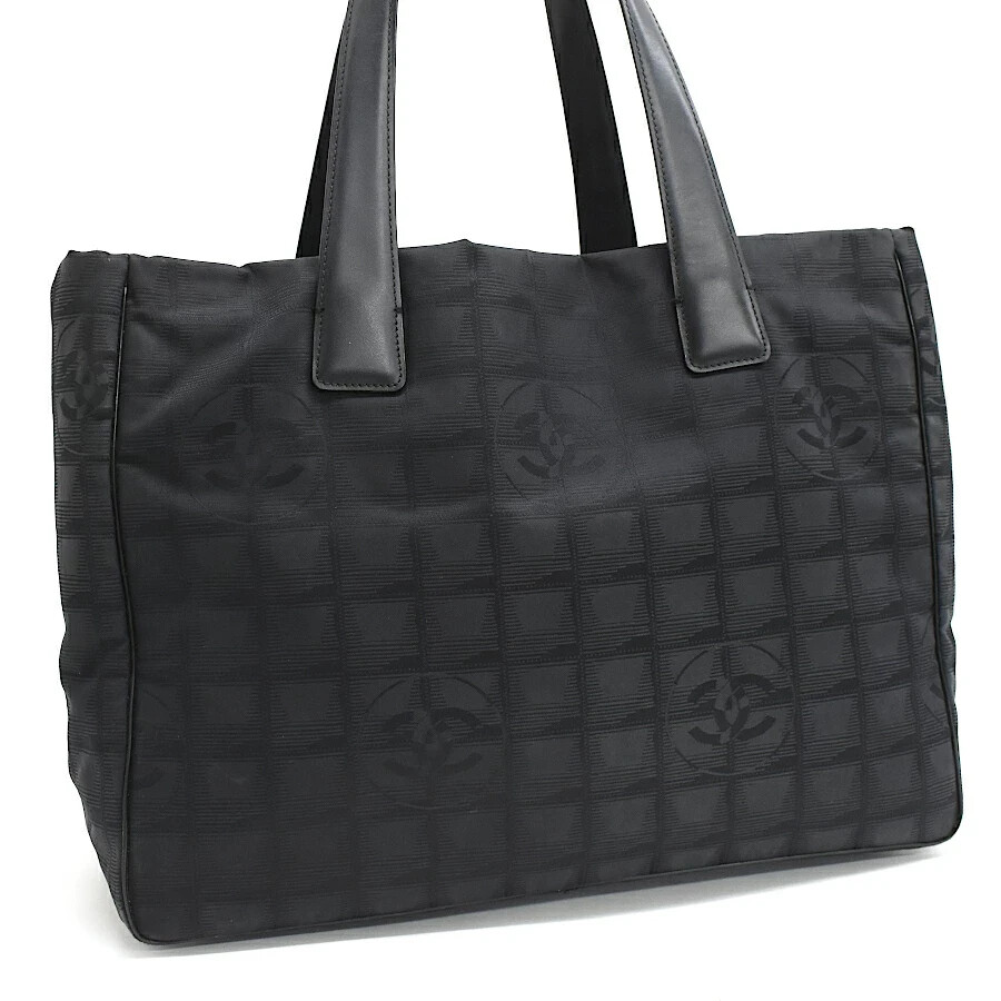 CHANEL のブラック ナイロン製トートバッグ CHANEL New Travel Line Nylon Tote Bag Black Women | eBay