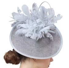 BRAND NEW LARGE SILVER/GREY SINAMAY FASCINATOR WITH MANY FEATHERS, SPRING RACING