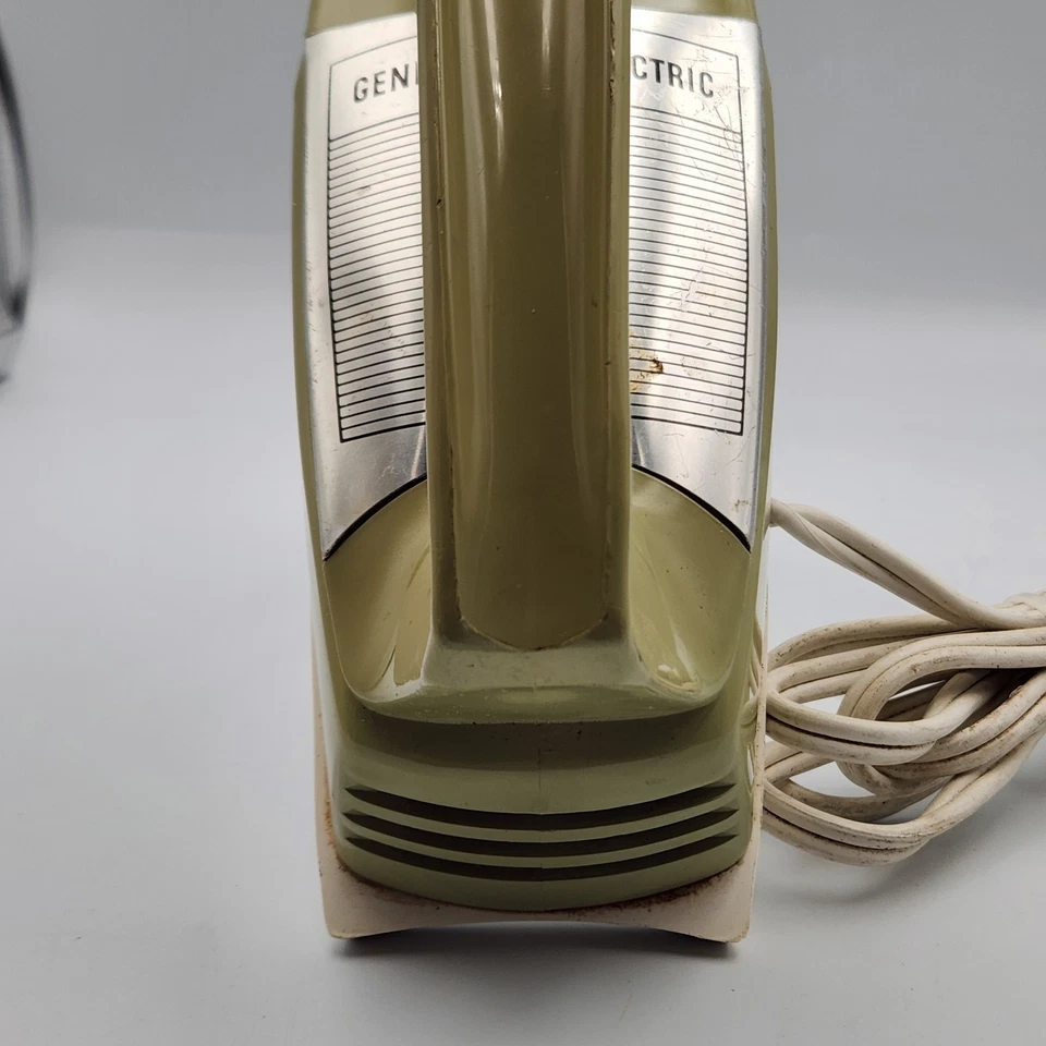 Vintage GE General Electric 3 Speed Hand Mixer Tested & Works Model D1M17 - Image 4 of 4