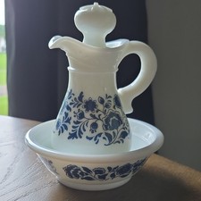 Avon Delft Blue Pitcher  Bowl Skin-So-Soft Bath Oil, 5 fl oz, White/Blue
