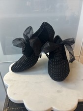 Ladys Modern Dance Shoes Lace Up Closed Toe 2.2 Heal. Size 39 or 8 To 8 1/2 US