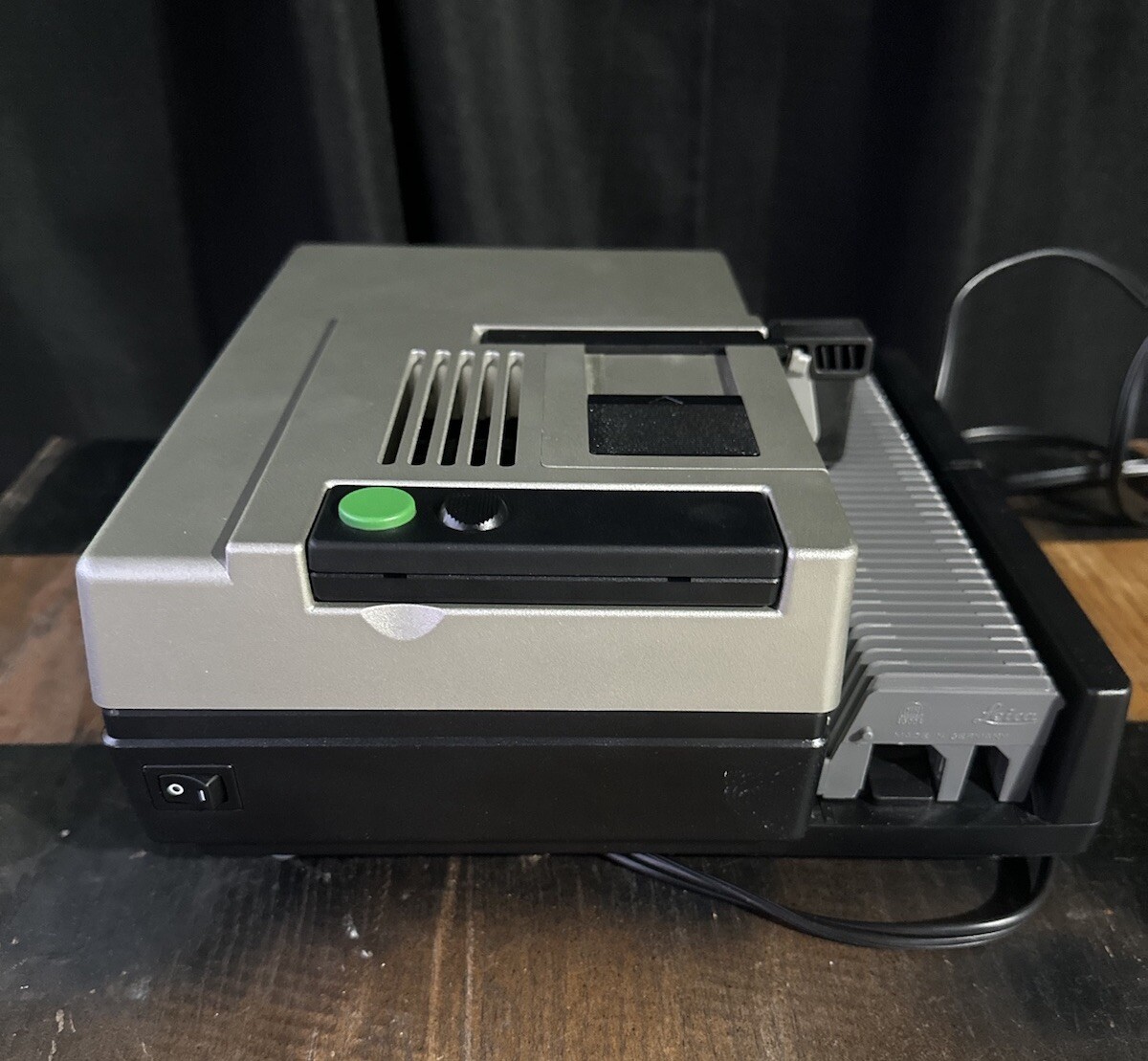 Leica Pradovit P 150 35mm Slide Projector Hektor P2 85mm f2.8 lens