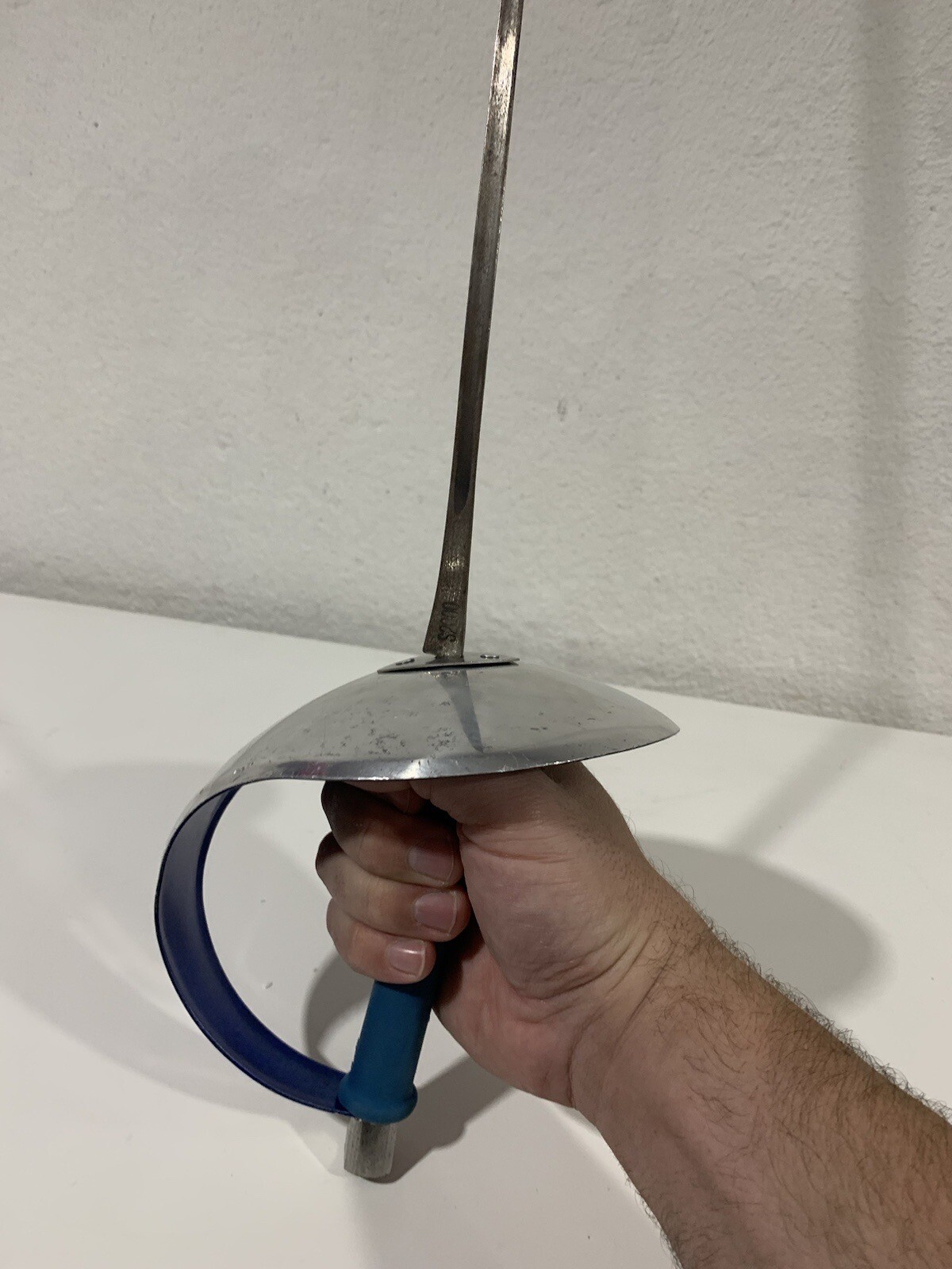 Blue Gauntlet Fencing Sword Foil Sabre S2000 RH 34 1/4" Length (39