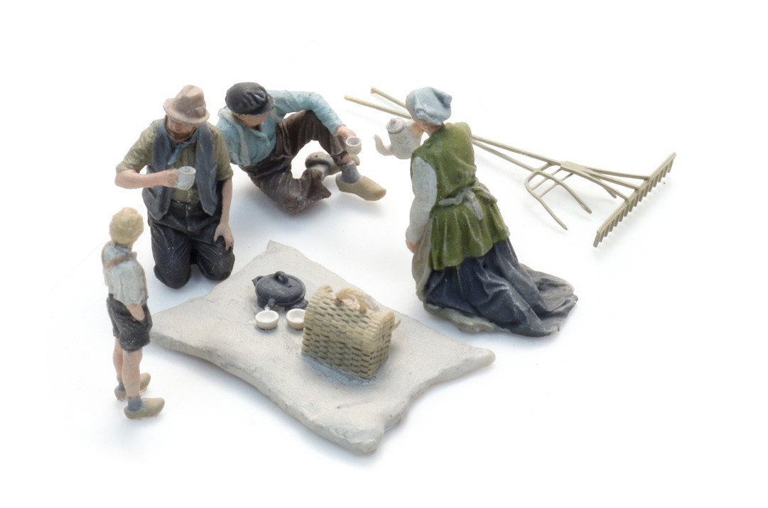 ARTITEC 5870074 Farmers On Lunch Break HO 1:87