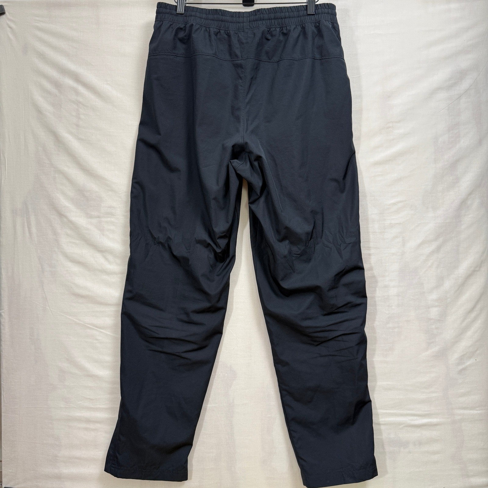 Under Armour HeatGear Mens Large Black Loose Fit Mesh Lined Track Pants thumbnail 4