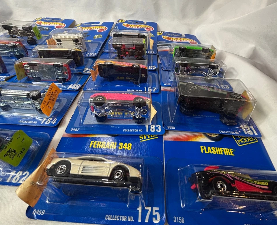 Lote de 23 vehículos Hotwheels de 1990 paquetes blíster sellados de fábrica Foto 4 de 4