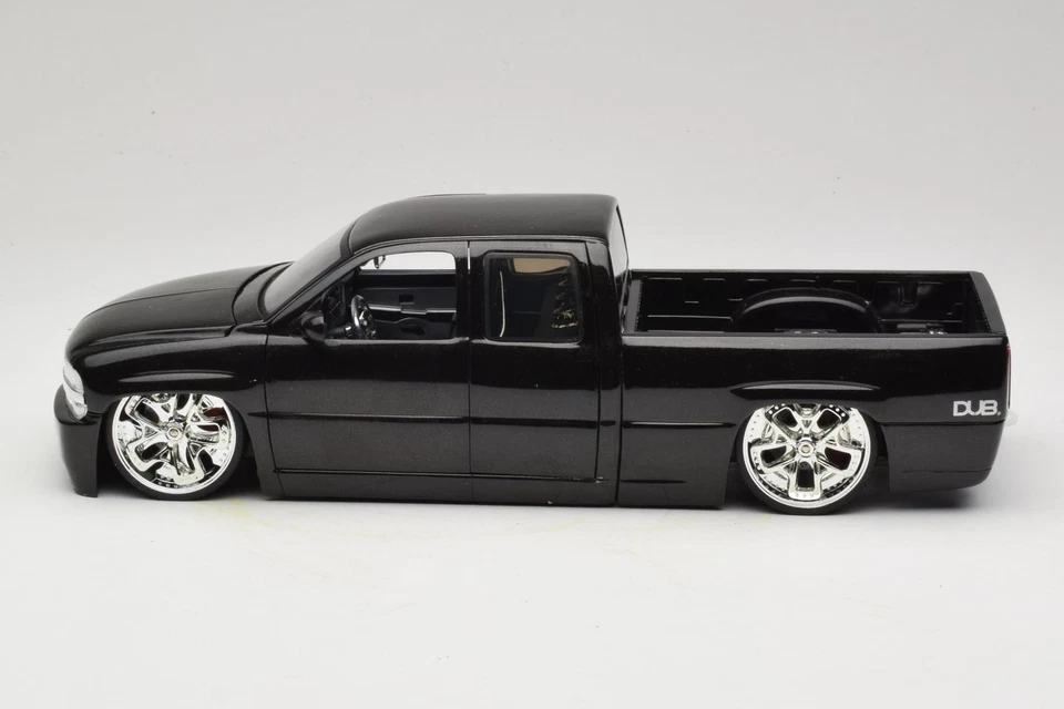 63122-B5 Chevrolet Silverado Tuned Black Jada 1:18 - Immagine 4 di 4