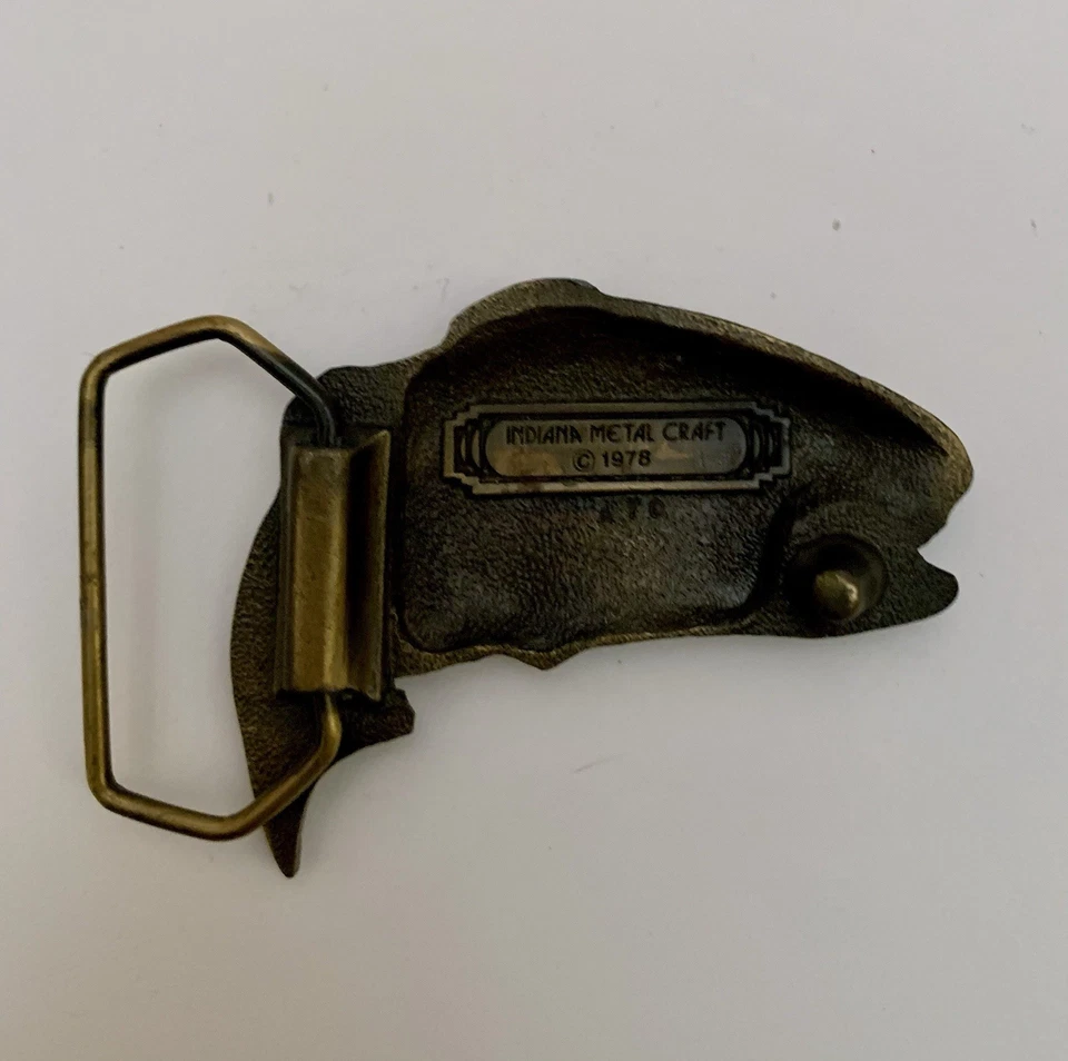 Hebilla de cinturón BTS de latón macizo lubina boca grande 1978 vintage hecha en EE. UU. Foto 2 de 4