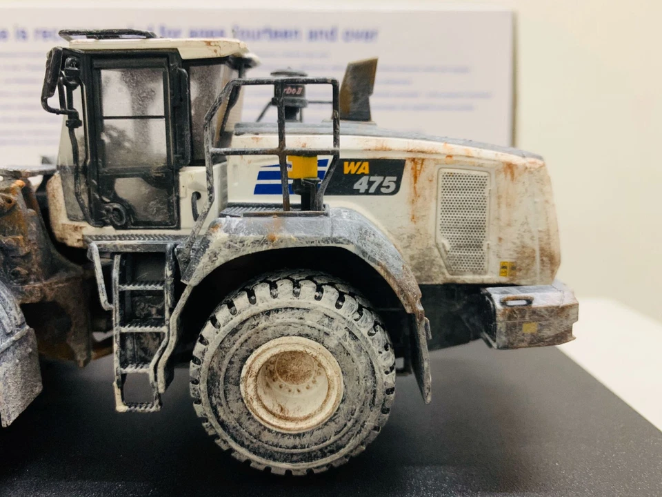 Komatsu WA475-10 Wheel Loader White Muddy Edition 1/50 DieCast Model UH8182 - Image 2 of 4
