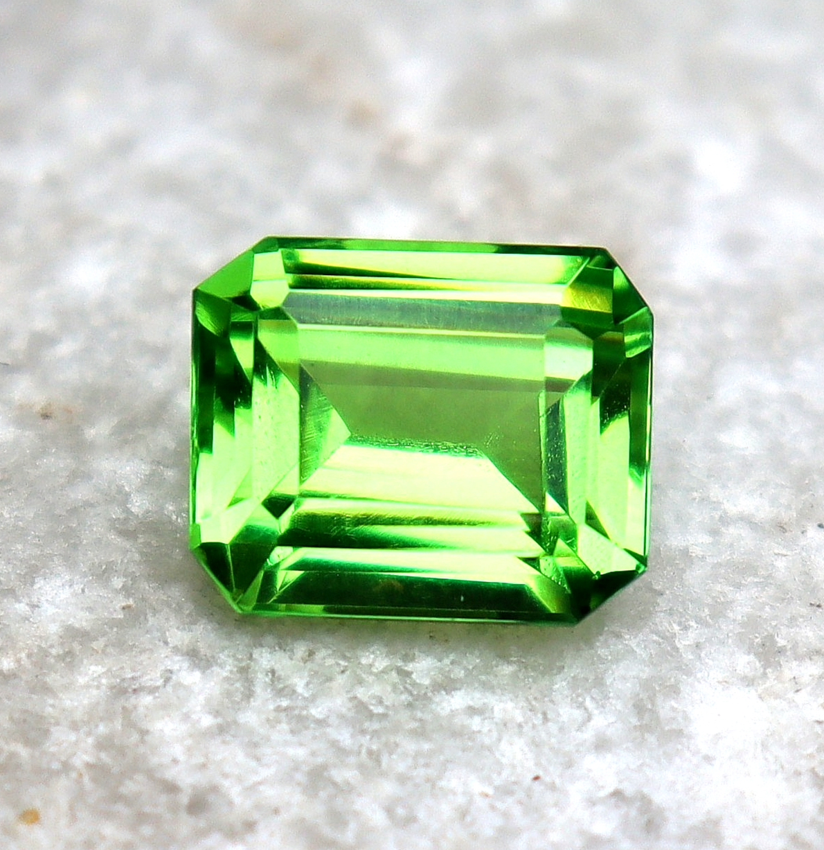 Natural Certified Peridot Gemstone Emerald Cut 9-10Ct Green Loose Stone