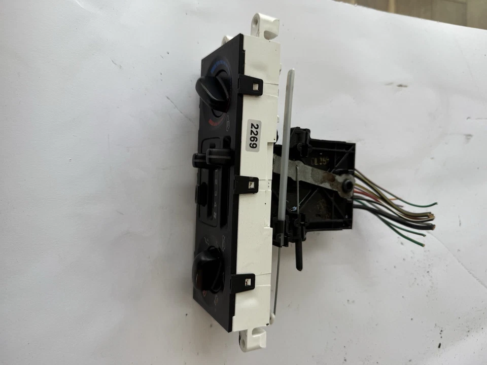 2001 斯巴鲁森林人气候控制面板加热器空调控制开关原始设备制造商 — 第 3/4 张图片