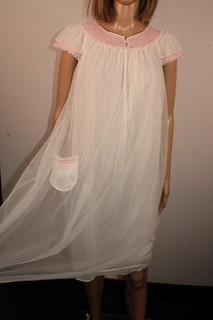 VTG WHITE 2 LAYER ULTRA SHEER NYLON & RUFFLE NIGHTDRESS SIZE 36 38" SHORT