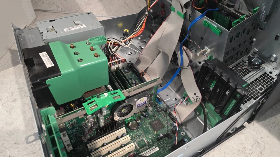 Vintage Dell Precision 370 Pentium 4 1GB RAM 500GB HDD Quadro FX 1300 no OS #21 - Image 4 of 4