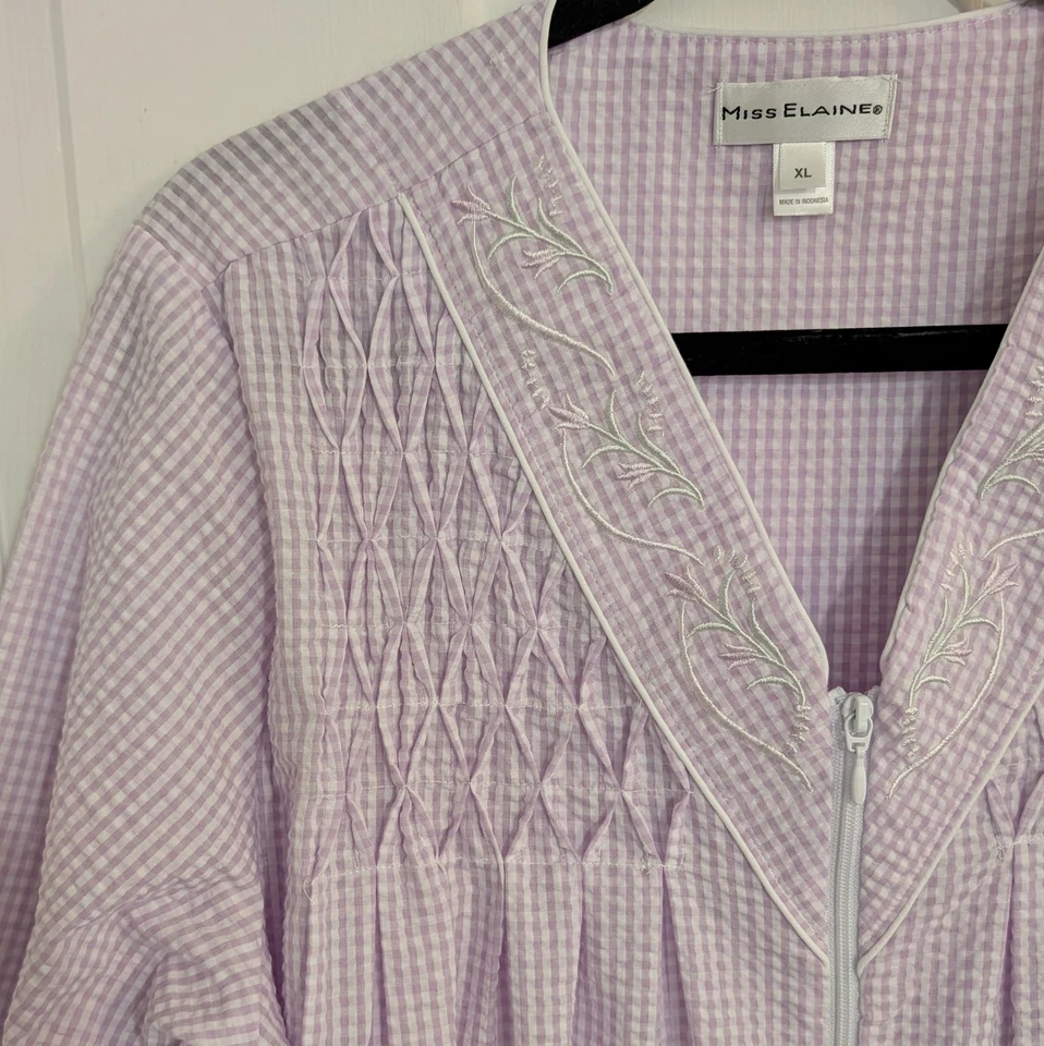 Bata Miss Elaine Seersucker XTRA GRANDE Cuadros Guinga Bordada Bolsillo con Cremallera Foto 4 de 4