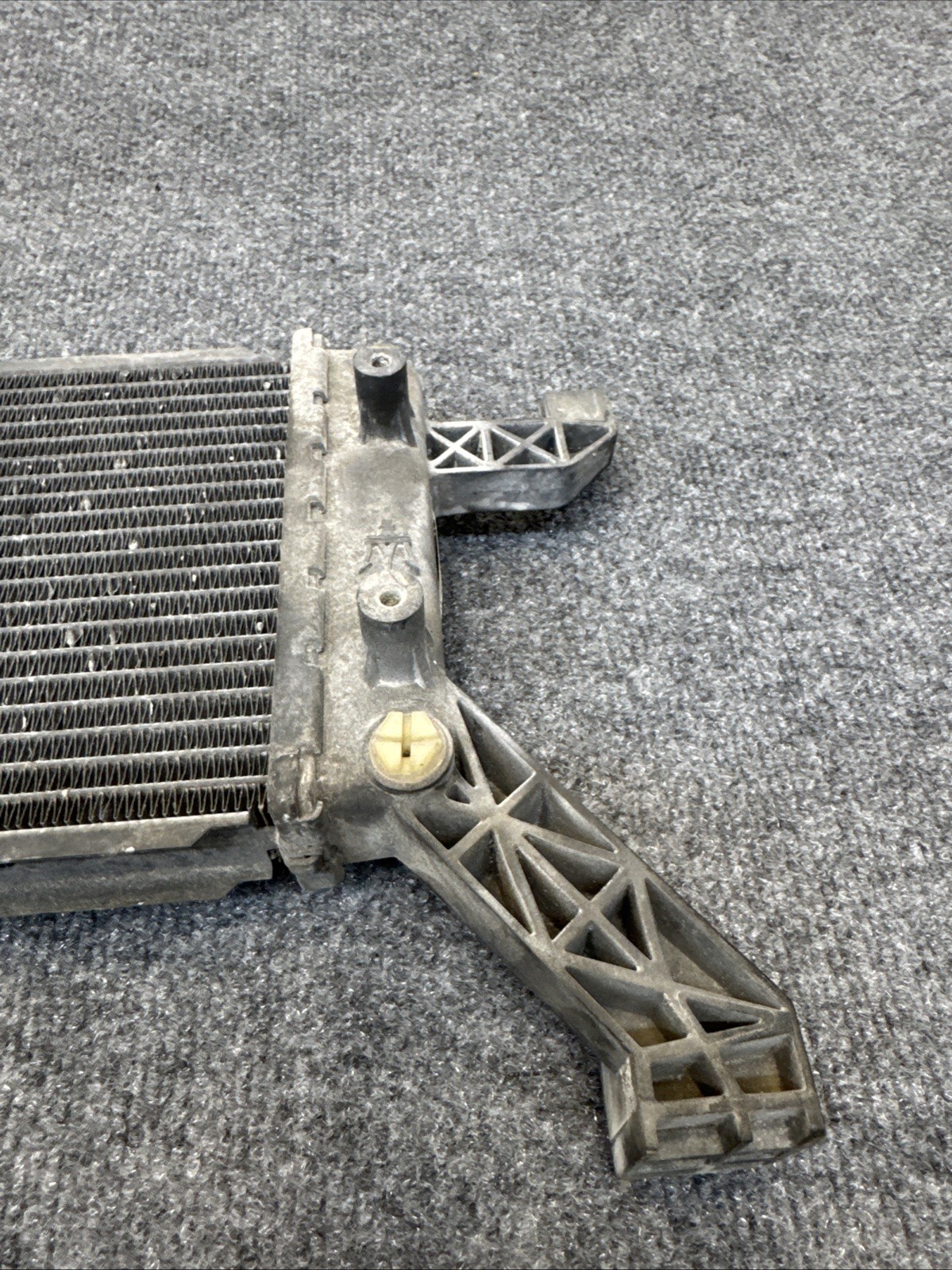 14-22 Maserati Ghibli Front Engine Secondary Water Cooler Radiator 670009821 OEM