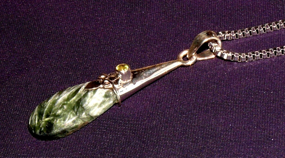 Anhänger Silber, Seraphinit + Peridot, Kette versilbert, 5,5g 42x14x7mm - Bild 4 von 4