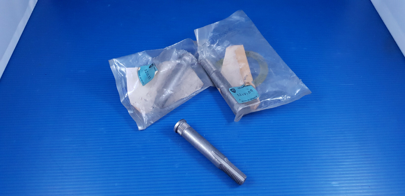 Axe de fixation supérieur d'amortisseur arrière PEUGEOT 404 - Lot de 3 pièces