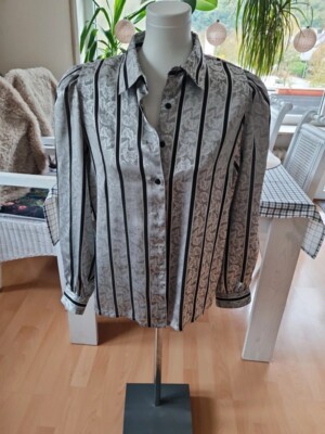 2.Glanzbluse Satinbluse Retro Chris JB Devi  nass glänzend Silber  schwarz 40/42