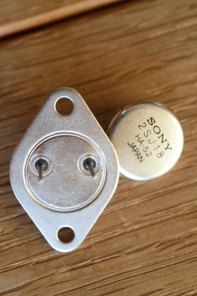 A pair of SONY V-FET TRANSISTORS 2SJ18 / 2SK60 NOS Original A pair of SONY V-FET TRANSISTORS 2SJ18 / 2SK60 NOS Original