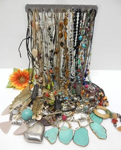 FASHION / COSTUME/ CRAFT JEWELRY NECKLACE LOT - VINTAGE TO NOW