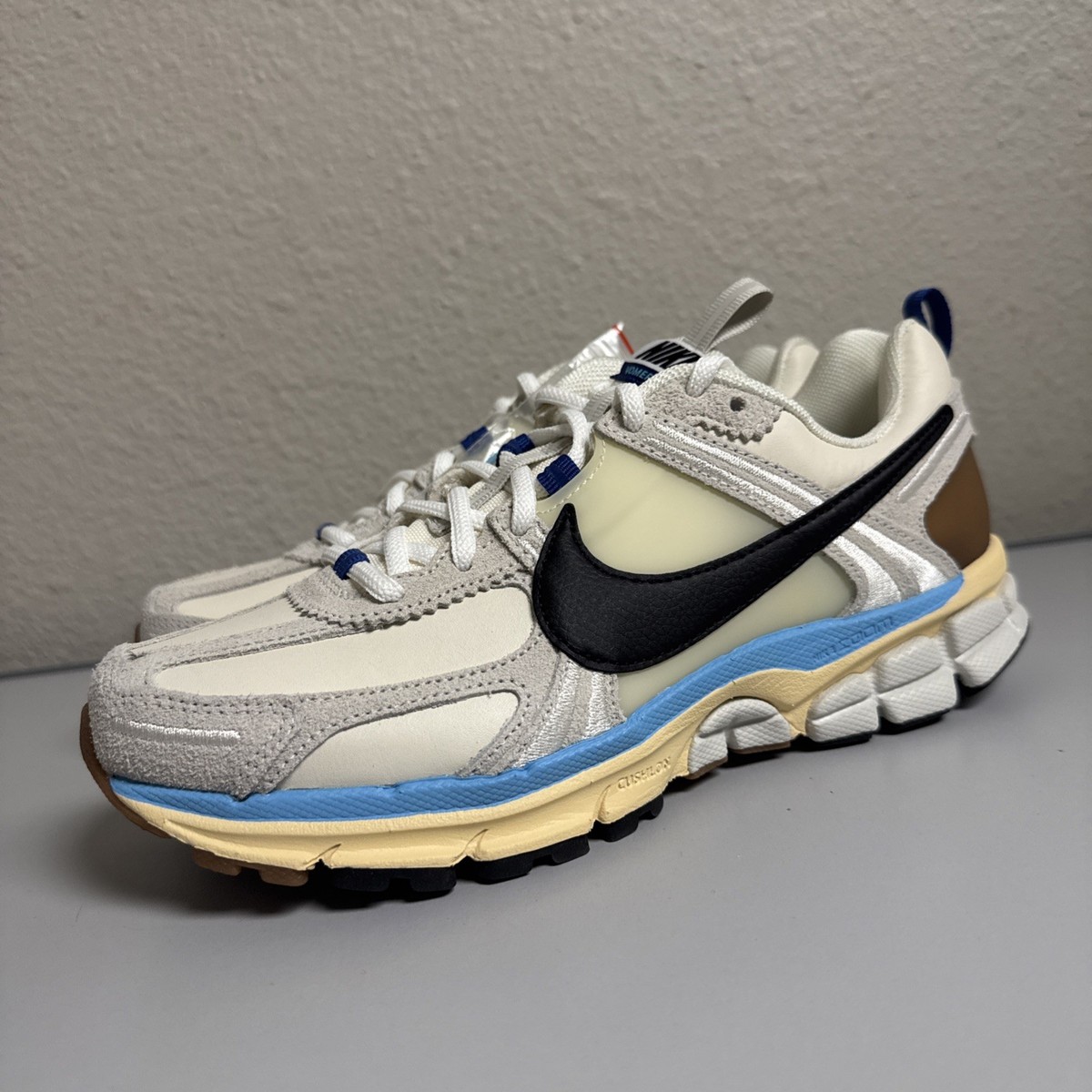 Nike Zoom Vomero 5 PRM Designed by Japan Womens Size 8.5 Mens 7