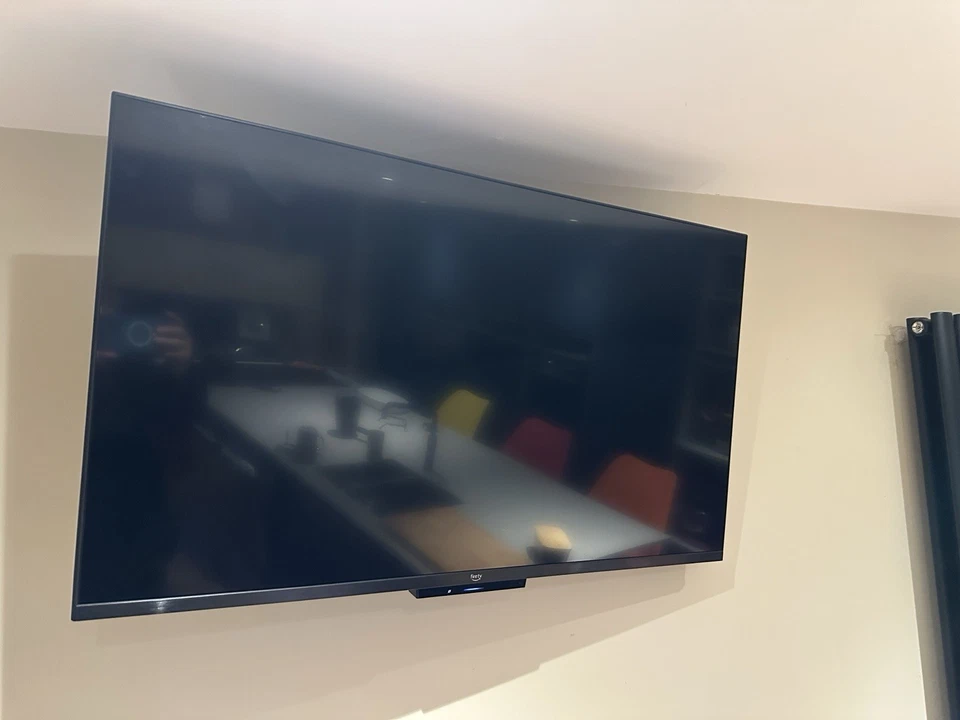 Amazon Fire TV Omni QLED Series - Image 2 of 3
